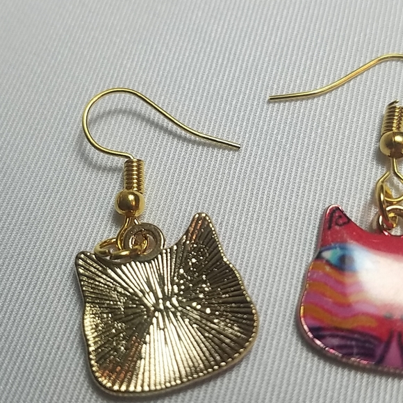 Cat Face Dangle Earrings - Picture 4 of 5